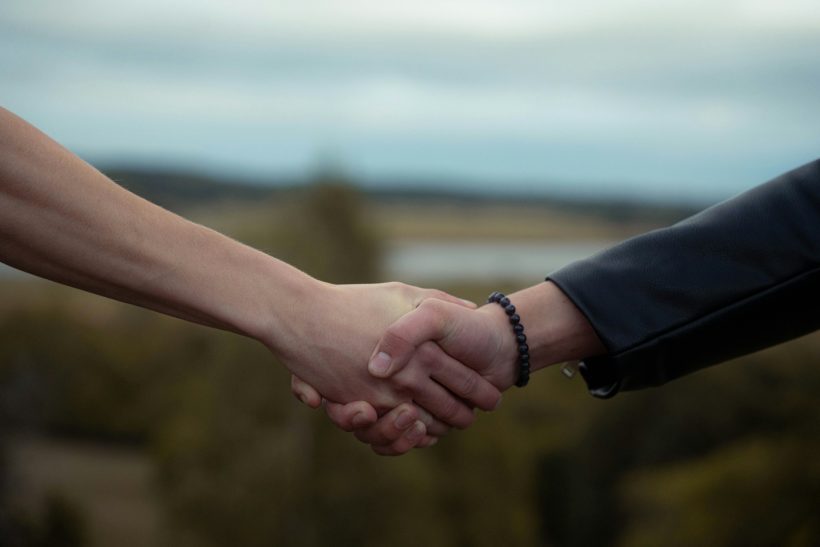 Σχέσεις, οικογένεια, δουλειά: Όσα κρύβουν τα ψιλά γράμματα και κανείς δε μας είπε