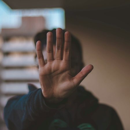 Γυναίκα καταγγέλλει πολύ γνωστό «αντιφασίστα, αντιρατσιστή, αντισeξιστή» για βιaσμούς
