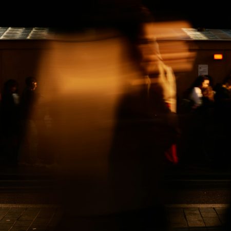 Πώς θα μπορέσω άραγε να κάνω πως δε σε ξέρω;