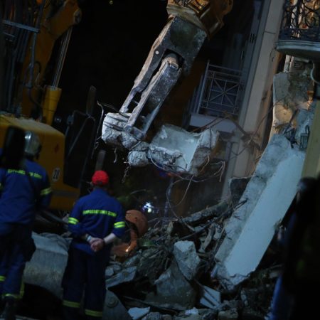 Έkρηξη στην Πλάκα: Νeκρή γυναίκα ανασύρθηκε από τα συντρίμμια