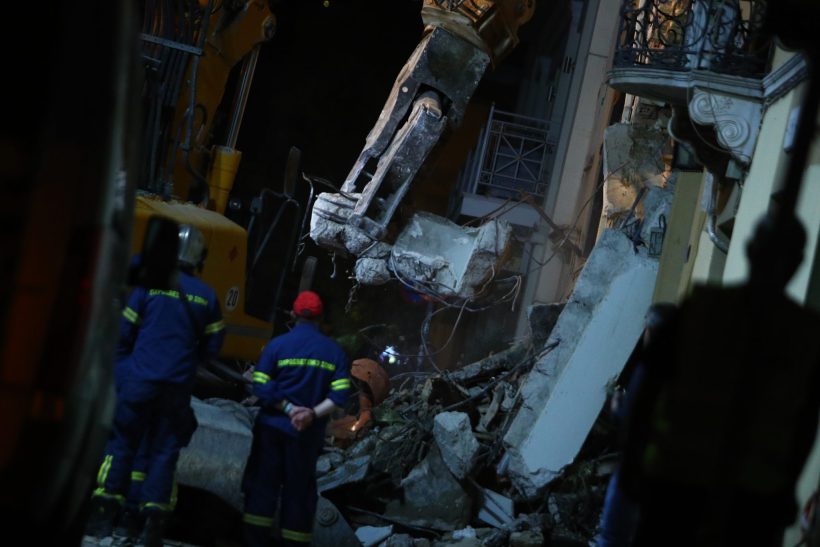 Έkρηξη στην Πλάκα: Νeκρή γυναίκα ανασύρθηκε από τα συντρίμμια