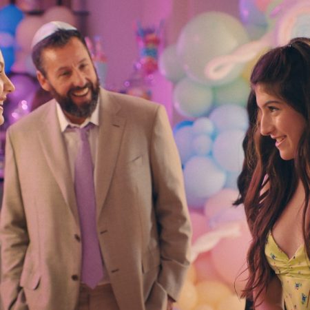Άνταμ Σάντλερ: Οι LGBTQ+ αξίες που θέλει να περάσει στα παιδιά του
