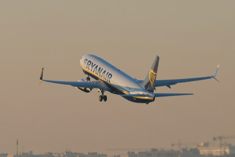 Η Ryanair κάνει χοντρό expose στην κυβέρνηση για τα συστήματα εναέριας κυκλοφορίας που καταρρέουν