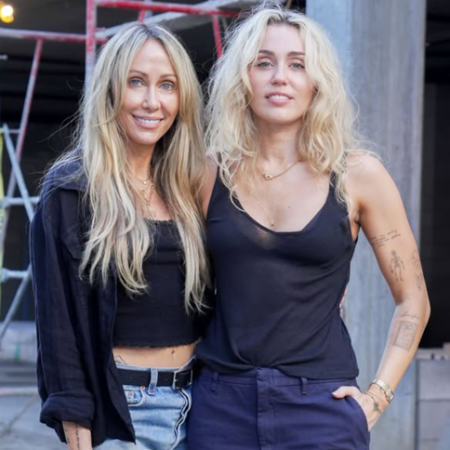 Η Miley Cyrus με τη μαμά της χτίζουν 97 σπίτια για επιζώσες έμφυλης βiας