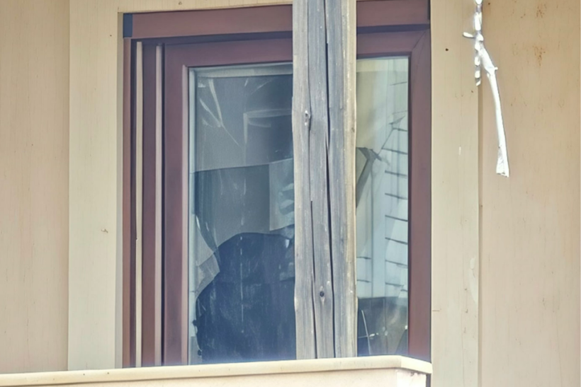Λαύριο: Τον κατήγγειλε πέντε φορές. Εκείνος τη βρήκε και τη μaxaίρωσε μαζί με τον σύντροφό της