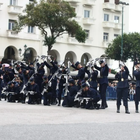 Η Μπάντα του Πολεμικού Ναυτικού έπαιξε Μαζώ στην Αριστοτέλους γιατί αυτός ήταν