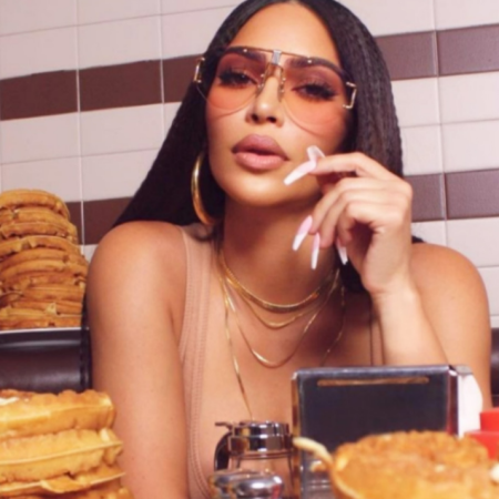 «Τρώγοντας για μια μέρα ό,τι τρώει η Kim Kardashian»