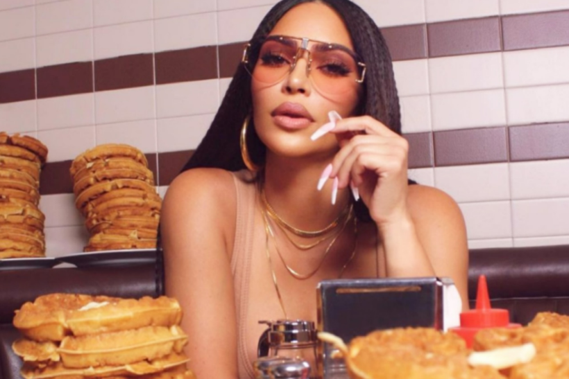 «Τρώγοντας για μια μέρα ό,τι τρώει η Kim Kardashian»