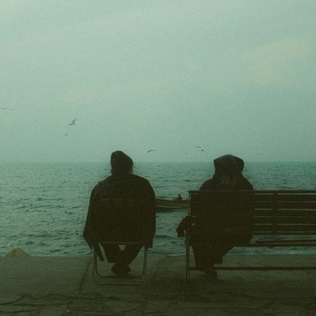 Κάποιοι άνθρωποι μοιάζουν με σπίτι, ακόμη κι όταν είναι σχεδόν άγνωστοι