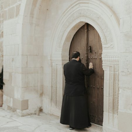 Γλυκό αυτοφωράκι σε τραγόπαπα που απειλούσε πρώην του για γuμνές της φωτογραφίες