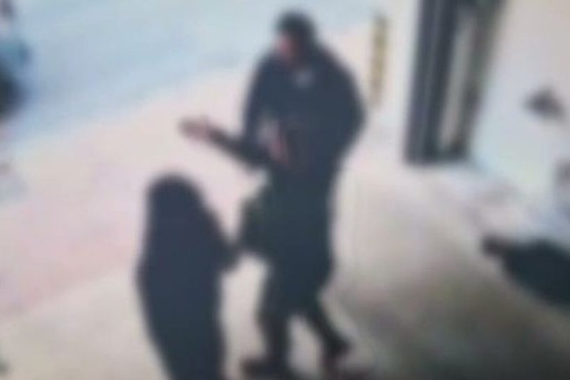Θεσσαλονίκη: Αστυνομικός πέταξε όπλ0 και εξάρτυση για να τσακωθεί με πολίτη
