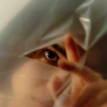 Σε έμαθαν να σωπαίνεις και μετά σε κατηγόρησαν που δεν μιλάς