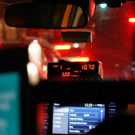 Σε ποιο σημείο πρέπει να έχεις φτάσει για να δαγκώνεις το αυτί μιας οδηγού ταξί για ένα POS;