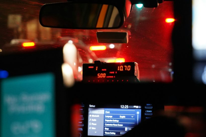 Σε ποιο σημείο πρέπει να έχεις φτάσει για να δαγκώνεις το αυτί μιας οδηγού ταξί για ένα POS;