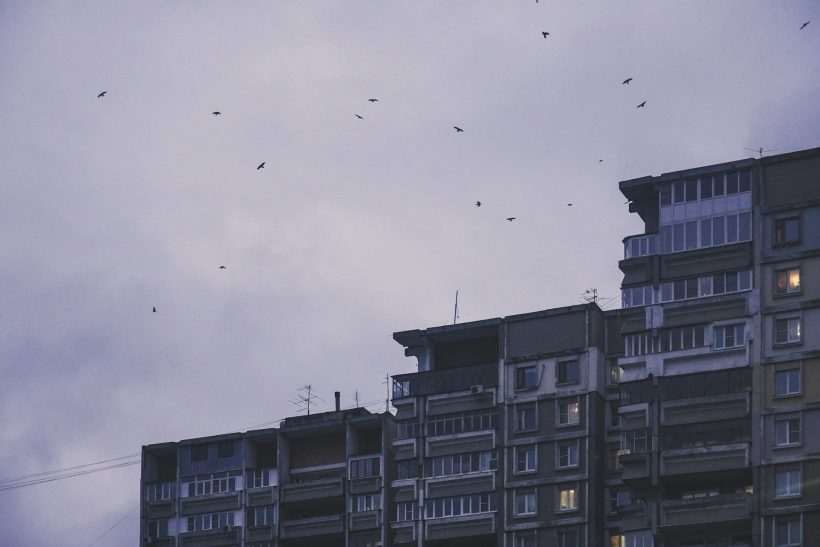 Γιατί το να βρεις ένα φυσιολογικό σπίτι στην πόλη έγινε κάτι σαν το 