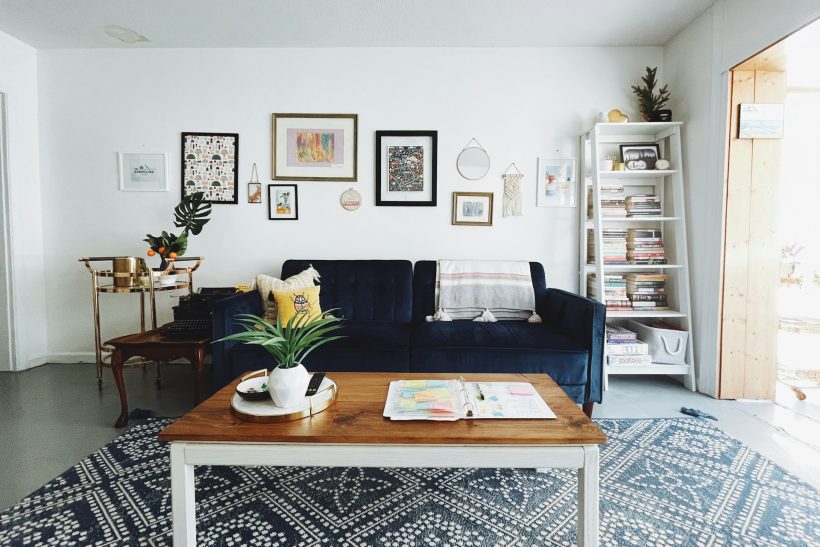 Η Airbnb βάζει χέρι στους ιδιοκτήτες που χώνουν τους guests τους σε λάντζα και δουλειές